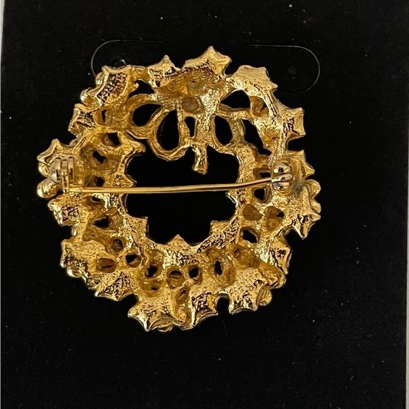 Wreath Pin - Picture 2 of 2